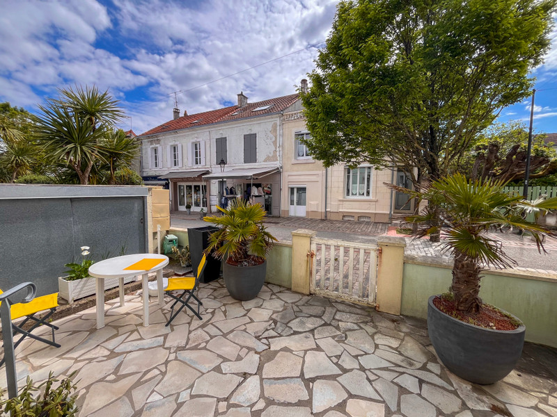 French property for sale in Châtelaillon-Plage, Charente-Maritime - €749,000 - photo 1