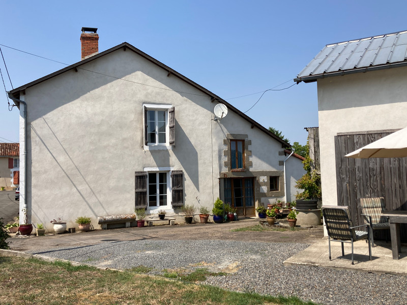 Maison à vendre à L'Isle-Jourdain, Vienne - 130.000 € - photo 1