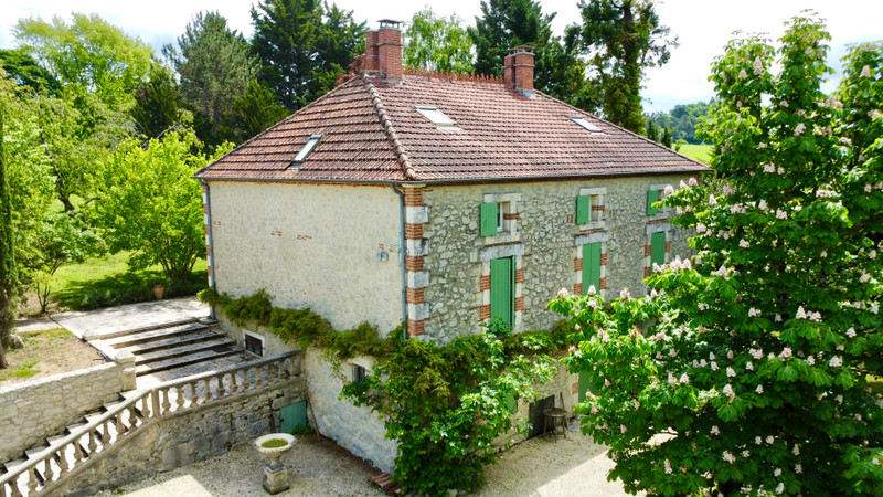 French property for sale in Villeneuve-sur-Lot, Lot-et-Garonne - €385,000 - photo 1