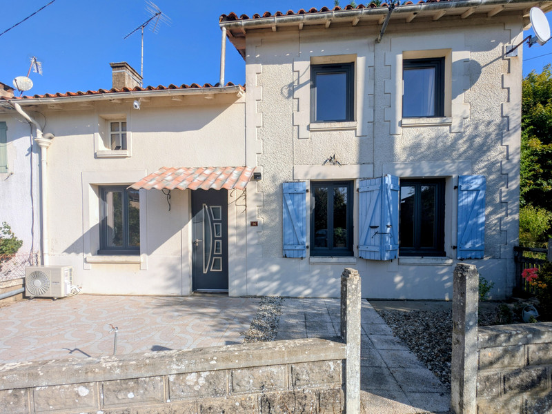 French property for sale in Genouillé, Vienne - €141,000 - photo 0