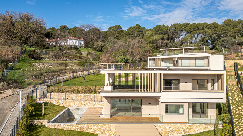 French property for sale in Mougins, Alpes-Maritimes - €2,390,000 - photo 0