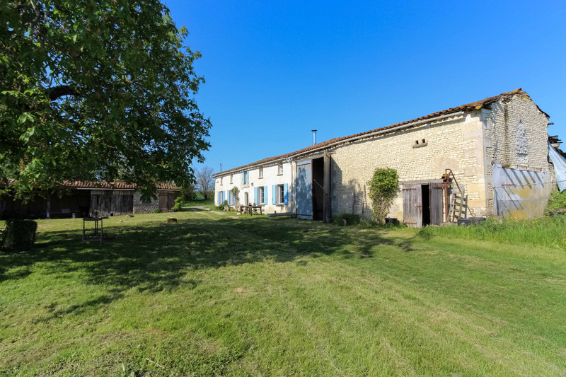 French property for sale in Léoville, Charente-Maritime - €145,000 - photo 2
