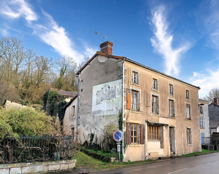 Maison à vendre à La Mothe-Saint-Héray, Deux-Sèvres - 43 600 € - photo 1