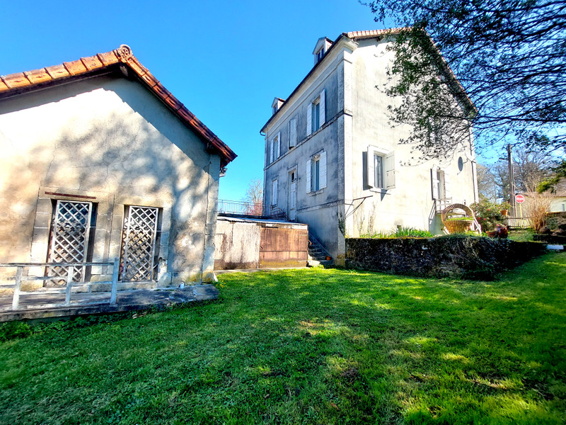 Maison à vendre à Bussière-Badil, Dordogne - 256.800 € - photo 1