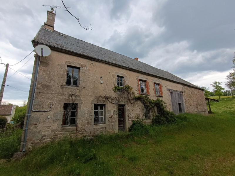 Maison à vendre à Auzances, Creuse - 82.500 € - photo 1