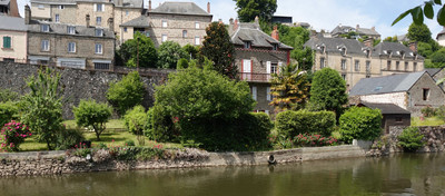 Maison à vendre à Ambrières-les-Vallées, Mayenne, Pays de la Loire, avec Leggett Immobilier