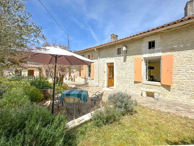 Maison à vendre à Massac, Charente-Maritime, Poitou-Charentes, avec Leggett Immobilier