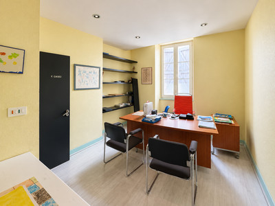 French property for sale in Castelnau Montratier-Sainte Alauzie, Lot - €267,500 - photo 2