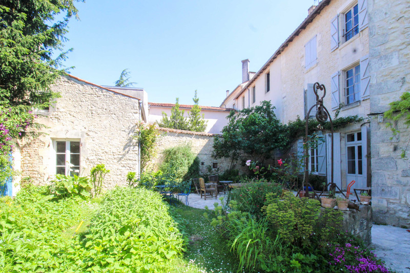 French property for sale in Saint-Jean-d'Angély, Charente-Maritime - €488,250 - photo 1