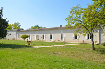 French property for sale in Marmande, Lot-et-Garonne - €1,369,000 - photo 1