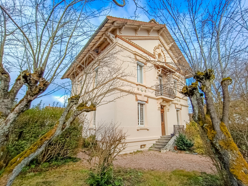 French property for sale in Évaux-les-Bains, Creuse - €194,400 - photo 1