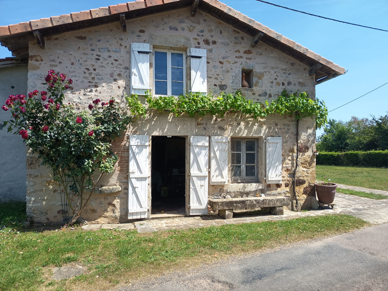 French property for sale in Alloue, Charente - €294,250 - photo 8