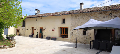 Maison à vendre à Sauzé-Vaussais, Deux-Sèvres, Poitou-Charentes, avec Leggett Immobilier