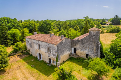 Maison à vendre à Champagne-et-Fontaine, Dordogne, Aquitaine, avec Leggett Immobilier