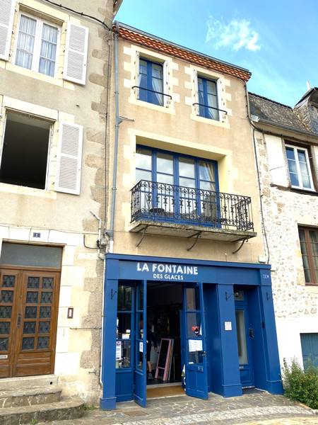 French property for sale in Confolens, Charente - €365,000 - photo 1