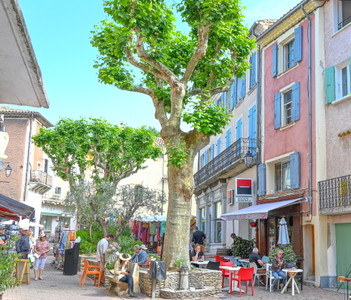 Commerce à vendre à Nyons, Drôme, Rhône-Alpes, avec Leggett Immobilier