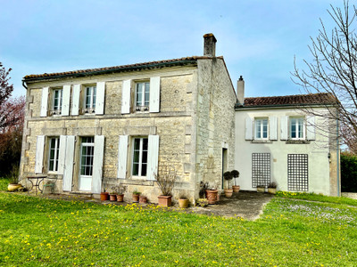 Maison à vendre à Mainxe-Gondeville, Charente, Poitou-Charentes, avec Leggett Immobilier
