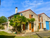 Maison à vendre à Saint-Sauvant, Vienne - 162.000 € - photo 1