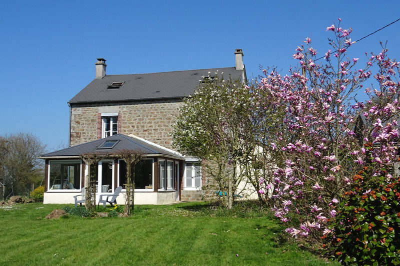 Maison à vendre à Athis-Val de Rouvre, Orne - 292.000 € - photo 1