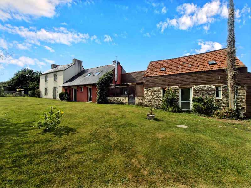 Propriété à vendre à Plougourvest, Finistère - 369 940 €