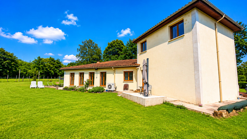 French property for sale in Marval, Haute-Vienne - €315,650 - photo 1
