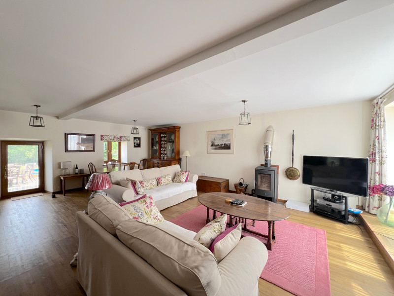 French property for sale in Crozon-sur-Vauvre, Indre - €235,400 - photo 2