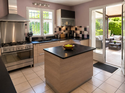 French property for sale in Ornex, Ain - €700,000 - photo 5