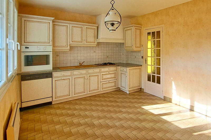 French property for sale in La Flèche, Sarthe - €241,500 - photo 3