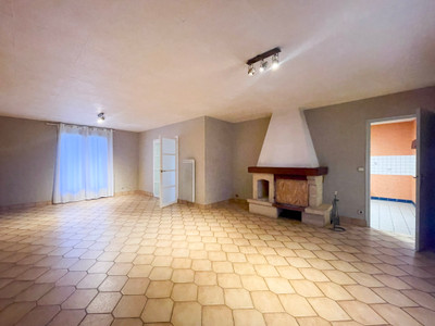 French property for sale in Voulmentin, Deux-Sèvres - €172,800 - photo 1