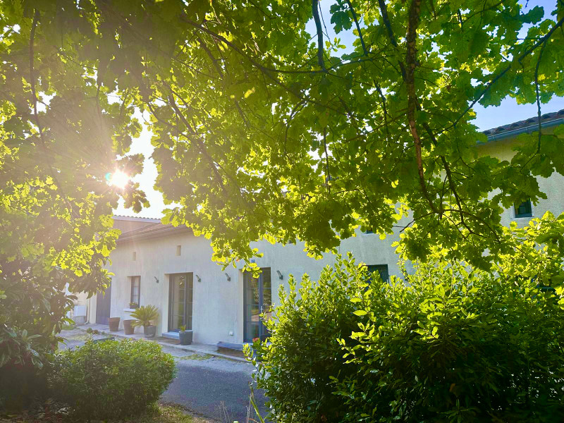 Maison à vendre à Barbezieux-Saint-Hilaire, Charente - 299.000 € - photo 1