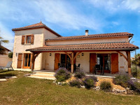Propriété à vendre à Aubeterre-sur-Dronne, Charente - 561 800 € - photo n°2