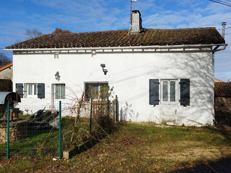 Maison à vendre à Mairé-Levescault, Deux-Sèvres - 36.600 € - photo 1