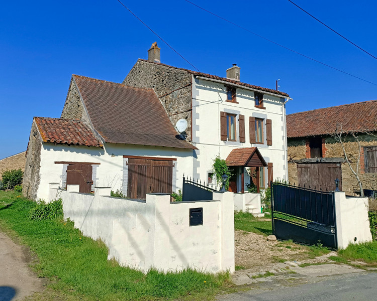 Maison à vendre à Magnac-Laval, Haute-Vienne - 220 000 € - photo 1