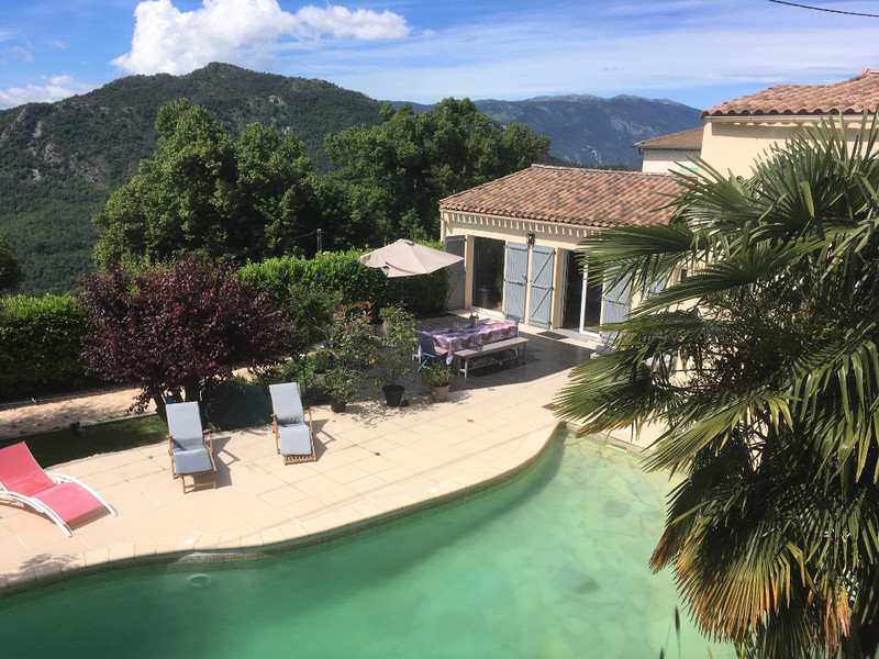 Maison à vendre en PACA AlpesMaritimes RevestlesRoches Belle Villa avec piscine 4 Pièces Maison à vendre en PACA AlpesMaritimes RevestlesRoches Belle Villa avec piscine 4 Pièces