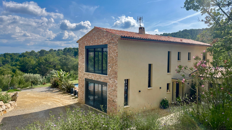 French property for sale in Pierrevert, Alpes-de-Hautes-Provence - &#8364;880,800 - photo 2