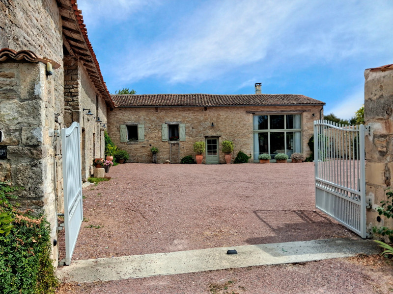 French property for sale in Paizay-Naudouin-Embourie, Charente - €378,844 - photo 0