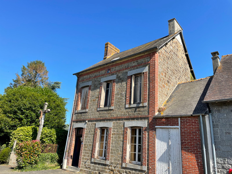House in Mantilly Orne Roomy village house to finish restoring