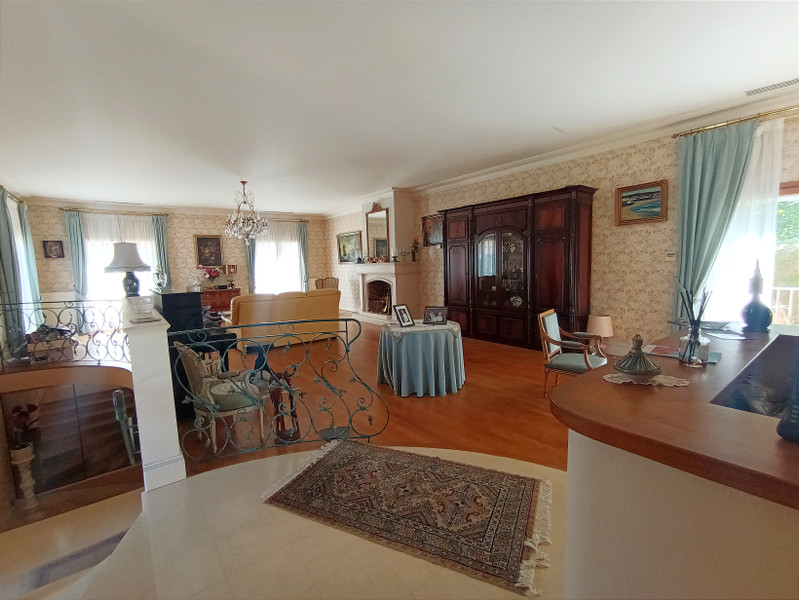 French property for sale in Angoulême, Charente - €500,000 - photo 4