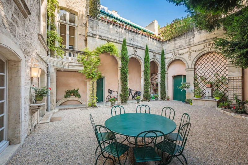 Vente Maison 230m² 7 Pièces à Avignon (84000) - Leggett Immobilier