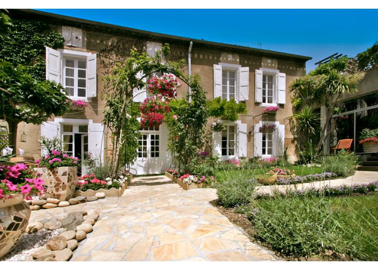 House for sale in Olonzac Hérault A magnificent complex of three houses, plus an atelier