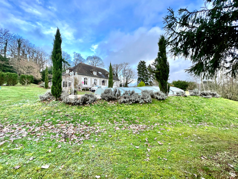 French property for sale in La Souterraine, Creuse - €381,600 - photo 2