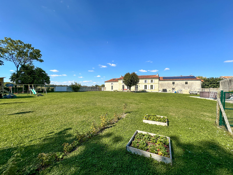 French property for sale in Mons, Charente-Maritime - €340,000 - photo 1