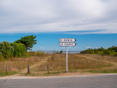 Terrain à vendre à Saint-Denis-d'Oléron, Charente-Maritime, Poitou-Charentes, avec Leggett Immobilier