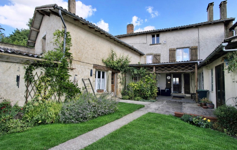 French property for sale in Oradour-sur-Vayres, Haute-Vienne - €160,000 - photo 1