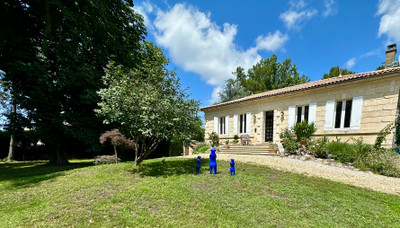 Magnificent stone residence with 9 rooms and 226 m², completely renovated, on a plot of 6123 m².