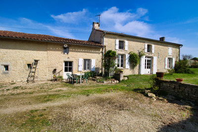 Maison à vendre à Chives, Charente-Maritime, Poitou-Charentes, avec Leggett Immobilier