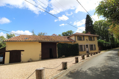 Maison à vendre à Terres-de-Haute-Charente, Charente, Poitou-Charentes, avec Leggett Immobilier