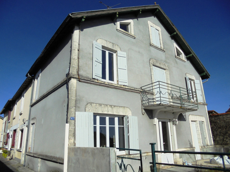 Maison à vendre à ST SEVERIN, Charente - 130 000 € - photo 1