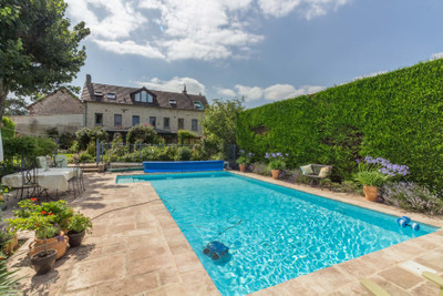 Belle et charmante maison de campagne entièrement rénovée avec piscine et véranda