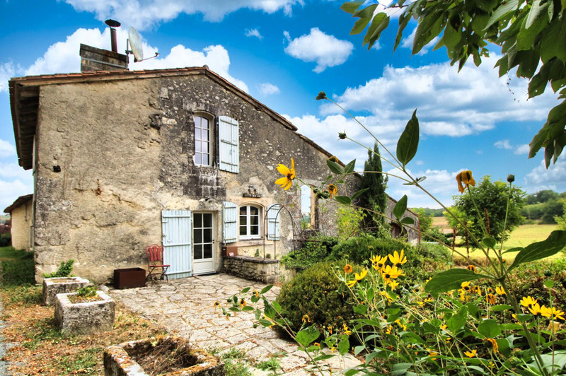 French property for sale in Bertric-Burée, Dordogne - €577,500 - photo 1